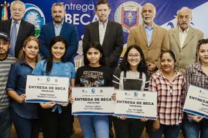 Apoyará UANL a jóvenes de Santiago, NL