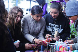 Celebra Prepa 2 con feria tradiciones indígenas