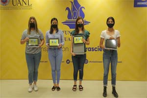Beca UANL a estudiantes con tabletas electrónicas
