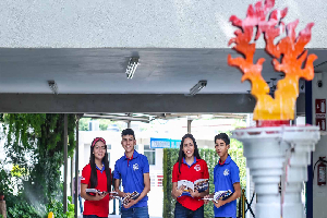 Rinden homenaje a estudiantes en aniversario de UANL