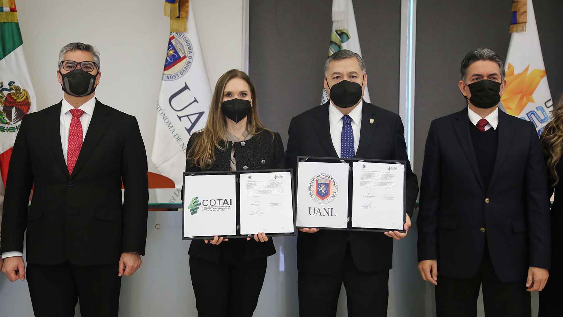 Signan convenio UANL y Comisión de Transparencia y Acceso a la Información
