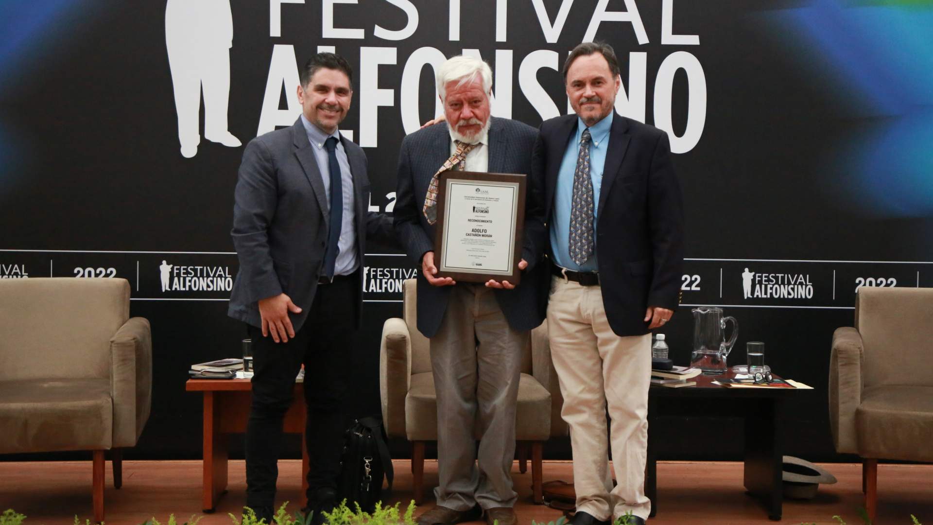 Reconoce UANL vocación literaria de Adolfo Castañón