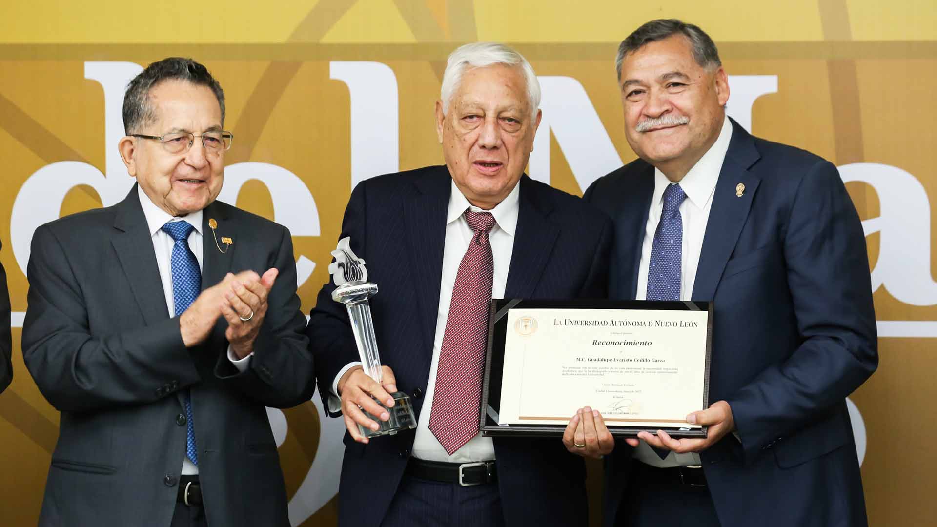 Celebra UANL a sus maestros universitarios