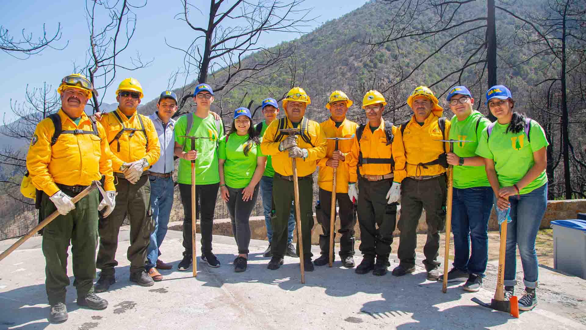 Trabajan unidos en la reforestación del Bosque Escuela UANL