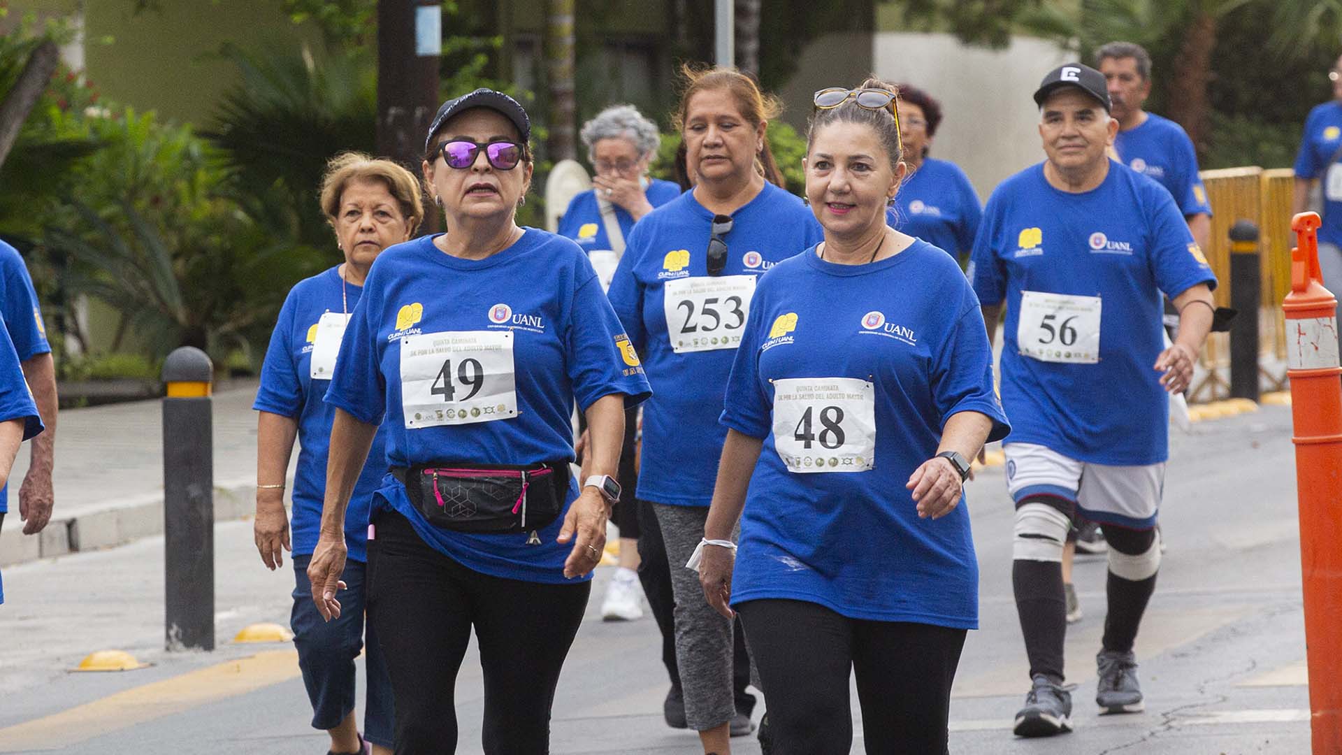 Realiza UANL caminata por la Salud del Adulto Mayor