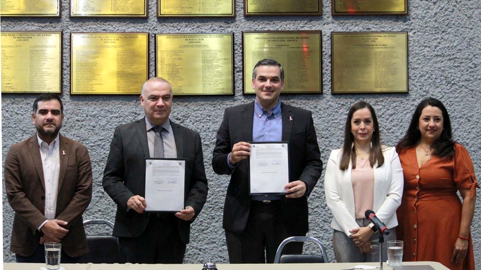 Firma de convenio entre UANL y Congreso estatal favorece colaboración