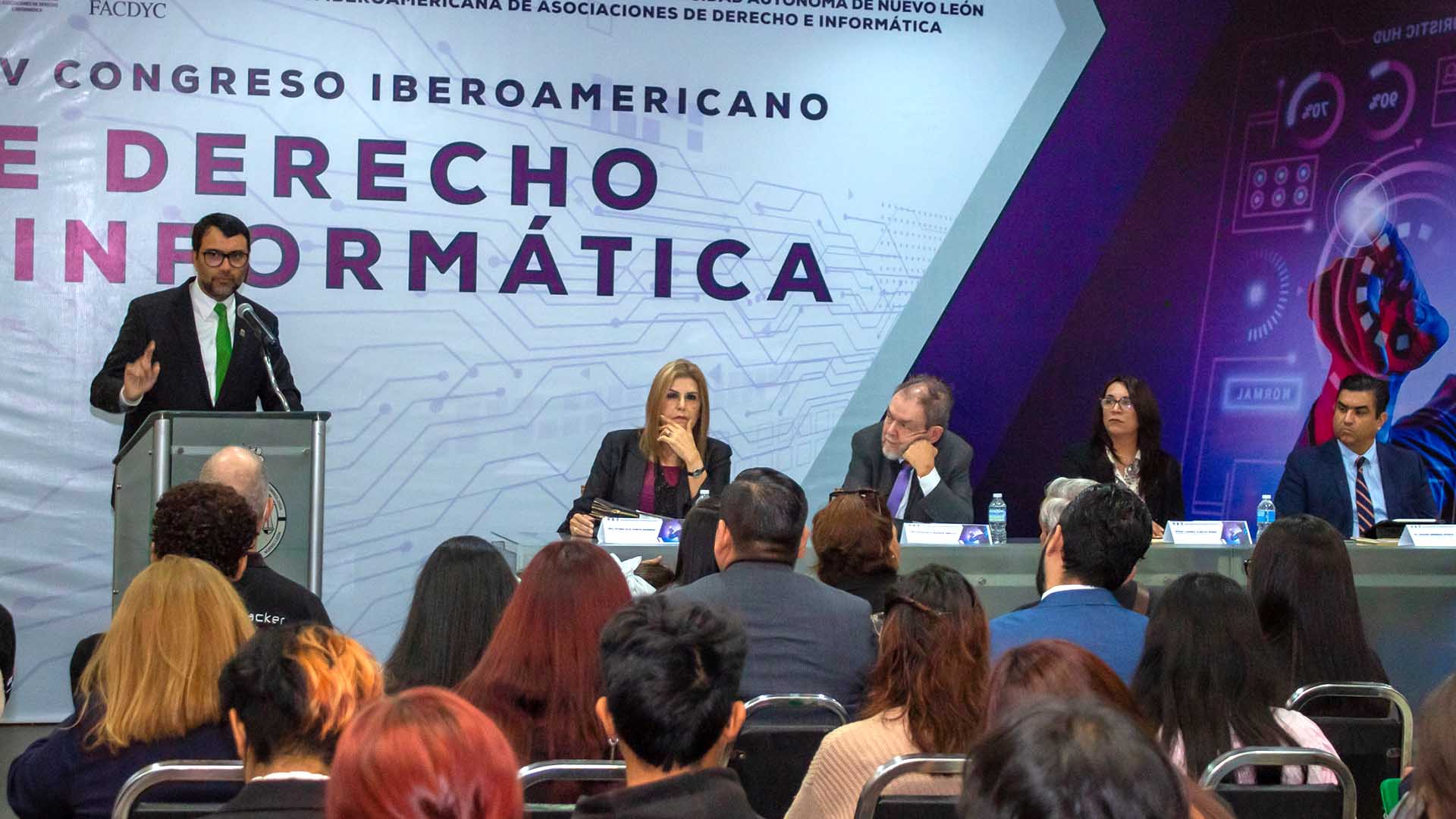 Revisan en FACDYC relación del derecho con la tecnología