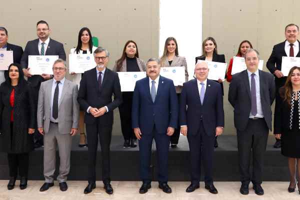 Otorgan a prepas de UANL sello francés de calidad educativa