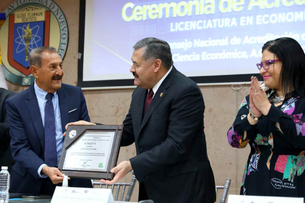 Recibe acreditación Licenciatura en Economía de la UANL