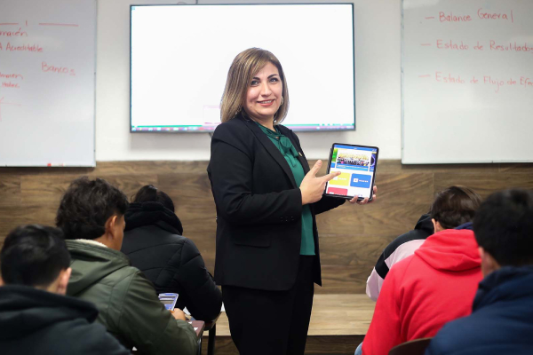 Conectan a maestros a la aplicación e-UANL Campus Digital