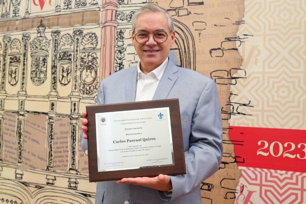 Obtiene Carlos Pascual el Premio Emilio Carballido