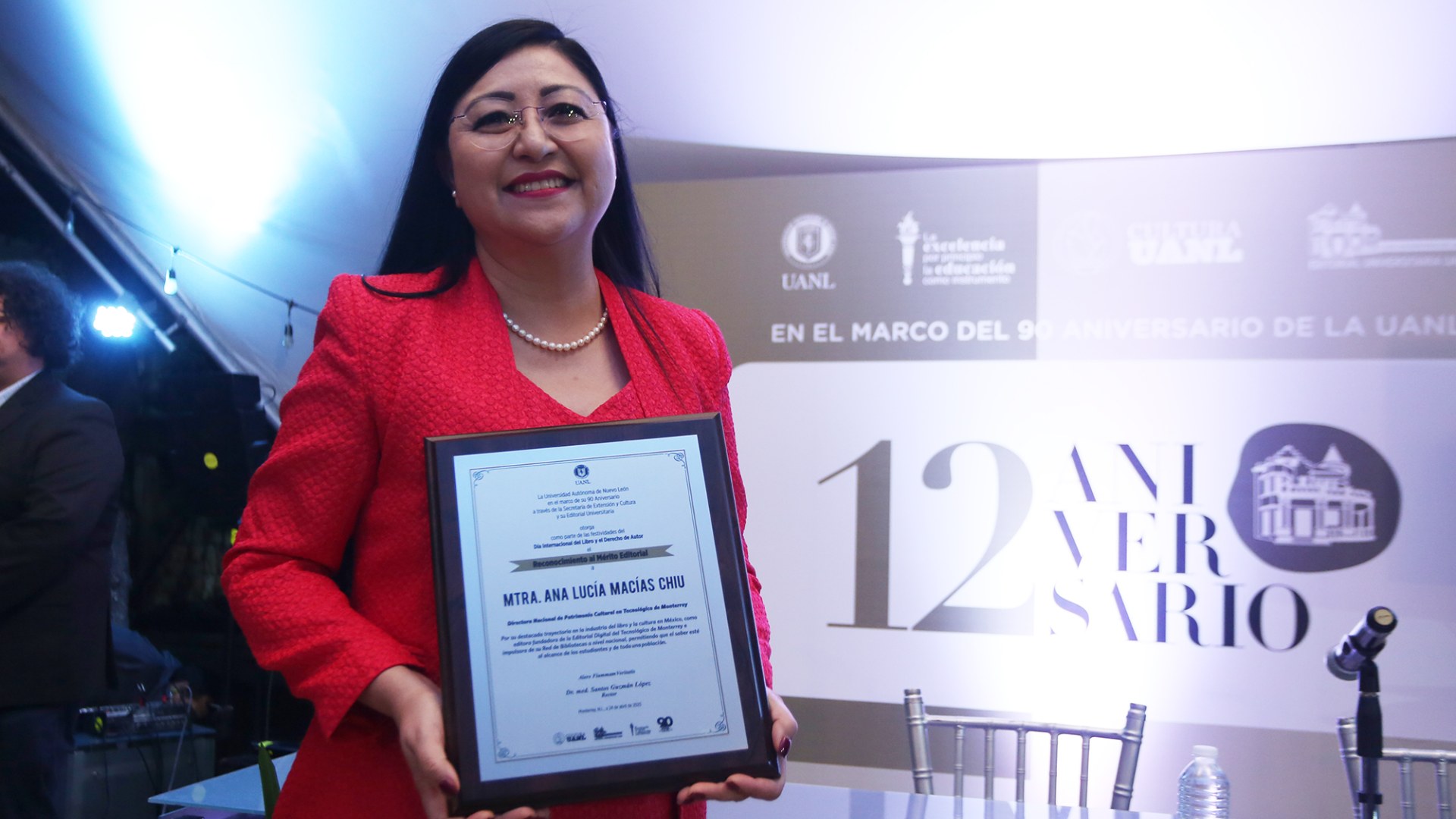 Recibe Ana Macías Chiu reconocimiento al Mérito Editorial 2023