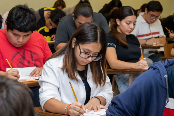 Cerca de 38 mil alumnos esperan ingresar a las facultades de la UANL