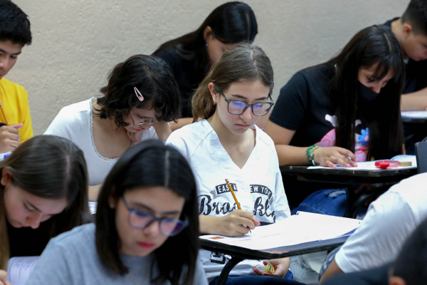 Presentan 43 mil aspirantes a preparatorias de la UANL