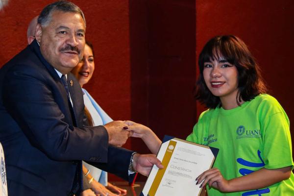 Reconoce UANL a alumnos destacados en concursos y olimpiadas del conocimiento