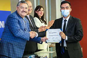 UANL and Ternium honor graduates