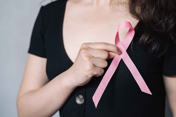 Recomienda experta de UANL revisión personal y especializada para combatir el cáncer de mama