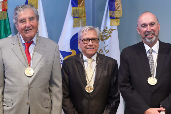 Otorga UANL medalla “Dr. José Eleuterio González” a tres profesionales por sus logros en la medicina