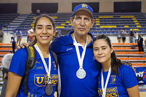 Deja Guillermo Torres en la cima al basquetbol femenil de la UANL