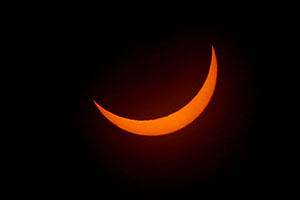 Emociona eclipse total de Sol en Explanada de Ciudad Universitaria