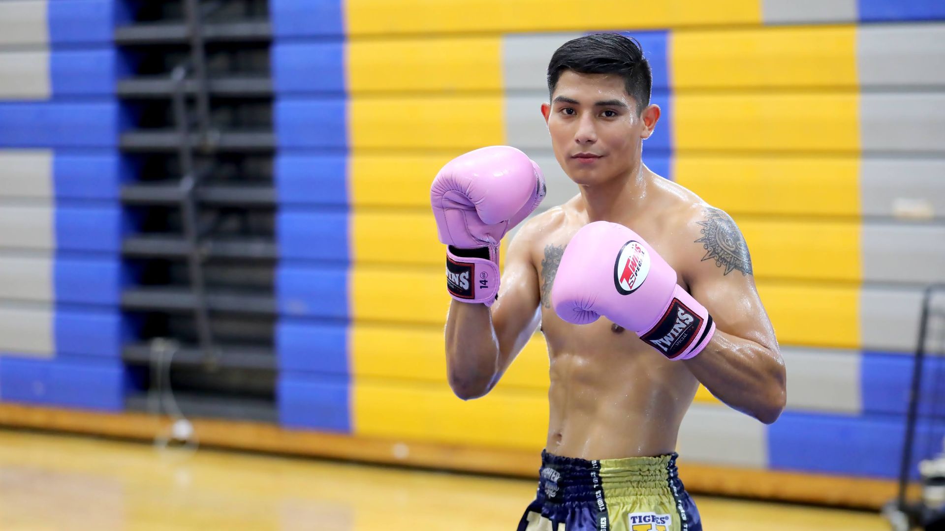 Alumno de la Universidad va por título mundial en muaythai