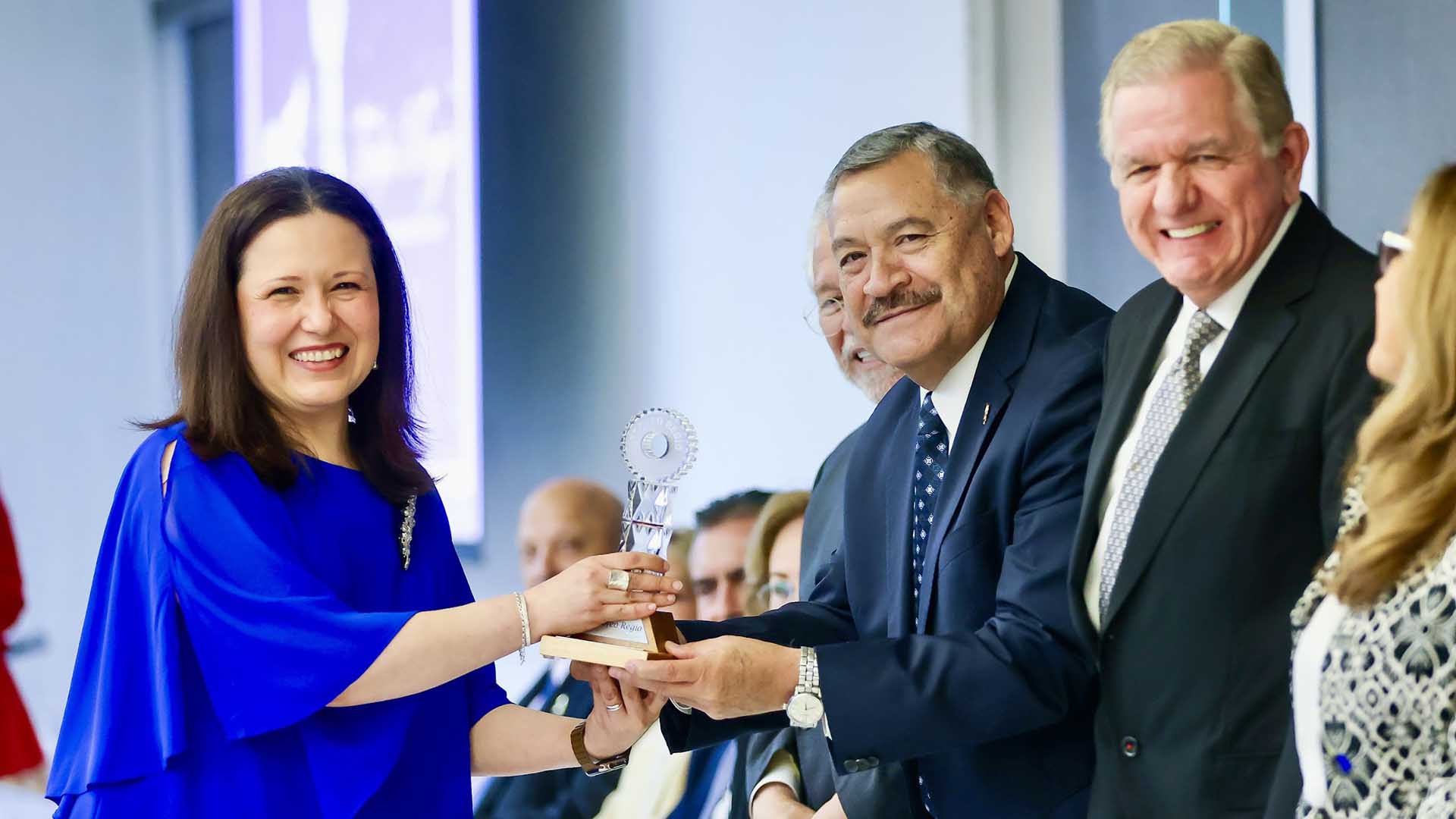 Cuatro universitarios reciben Trofeo Regio 2025