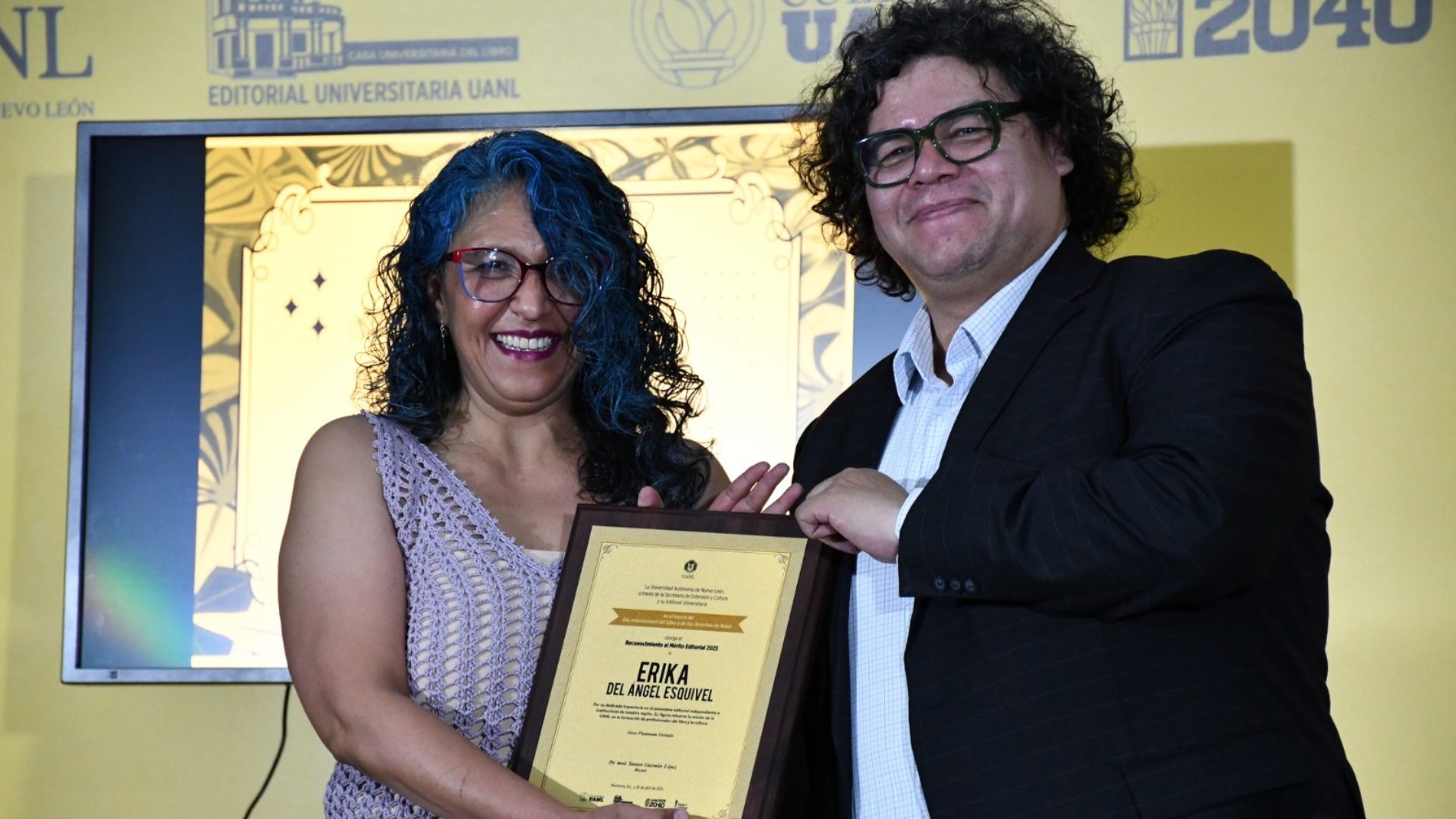 Otorgan Reconocimiento al Mérito Editorial a egresada de FFYL