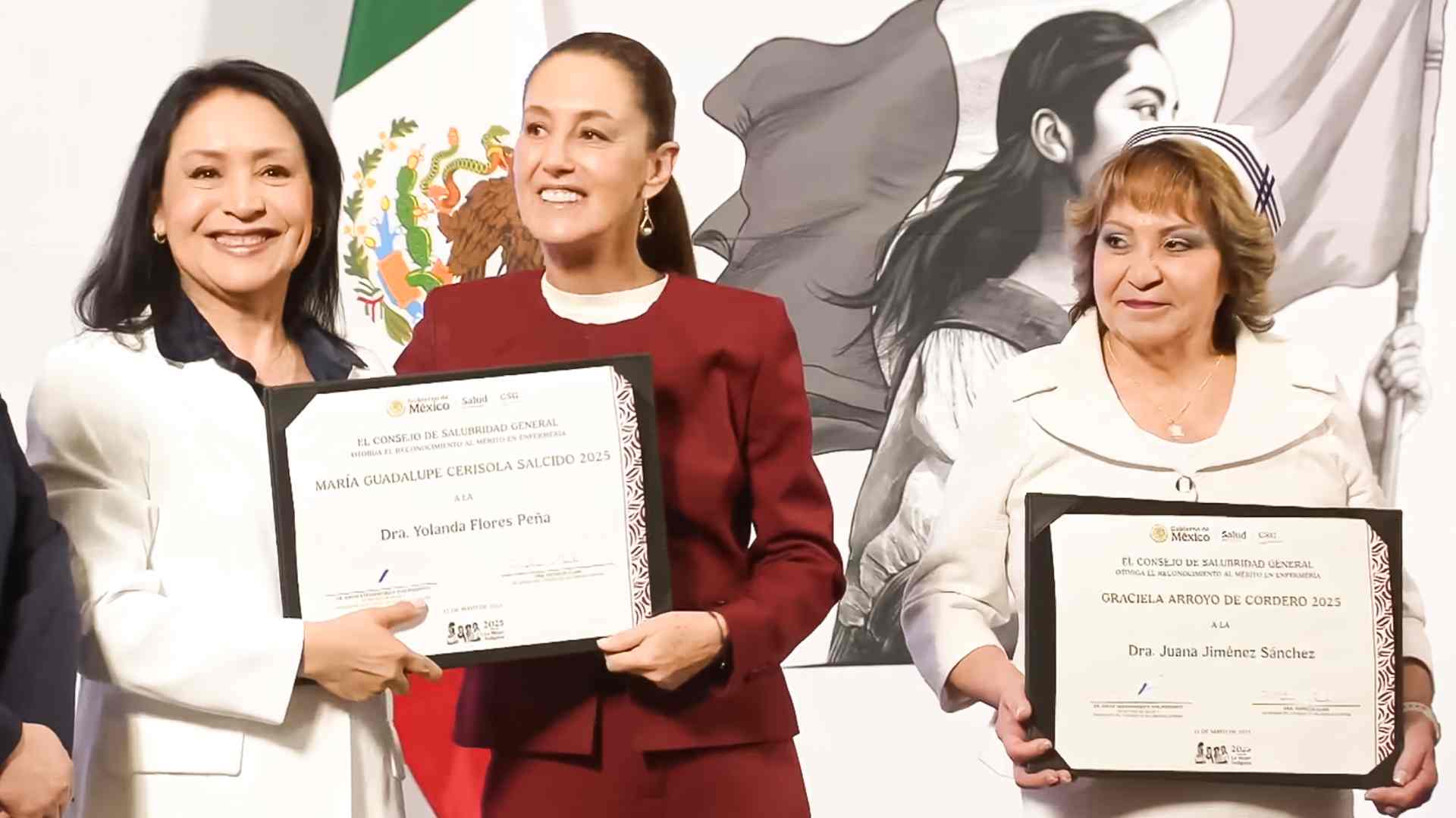 Recibe especialista de UANL Mérito a la Enfermería en Palacio Nacional