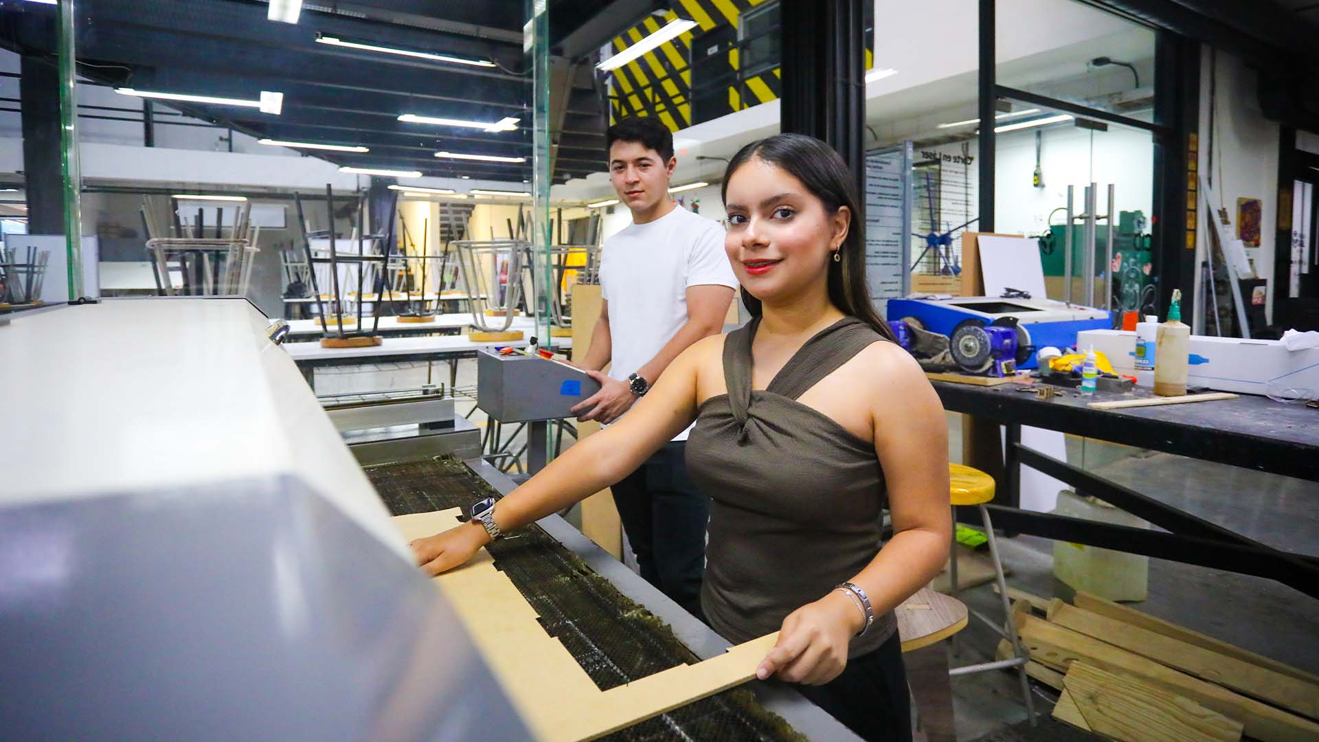 Estudiantes de Arquitectura en la final de Dimueble