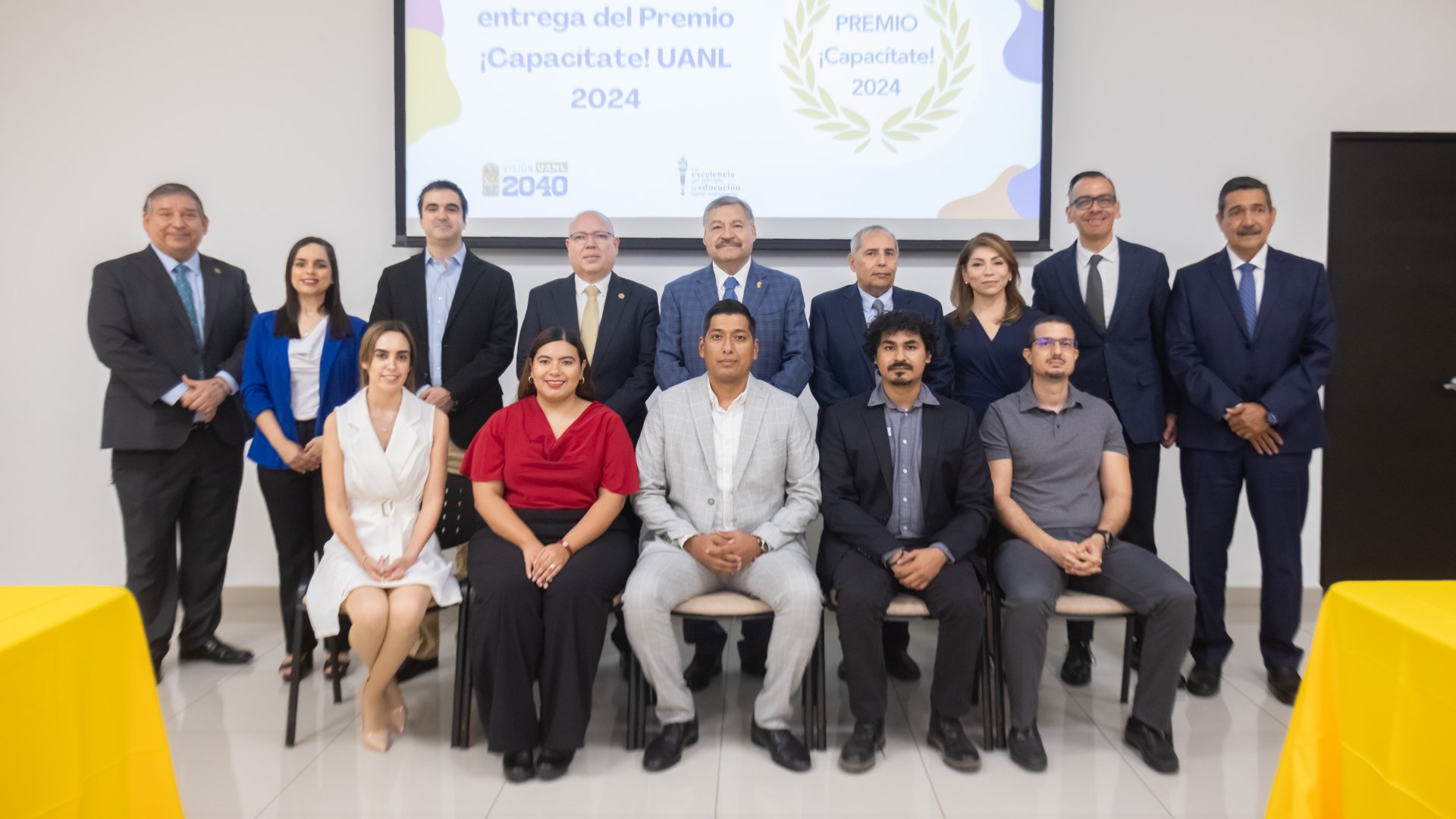 Premian a maestros capacitados en Coursera
