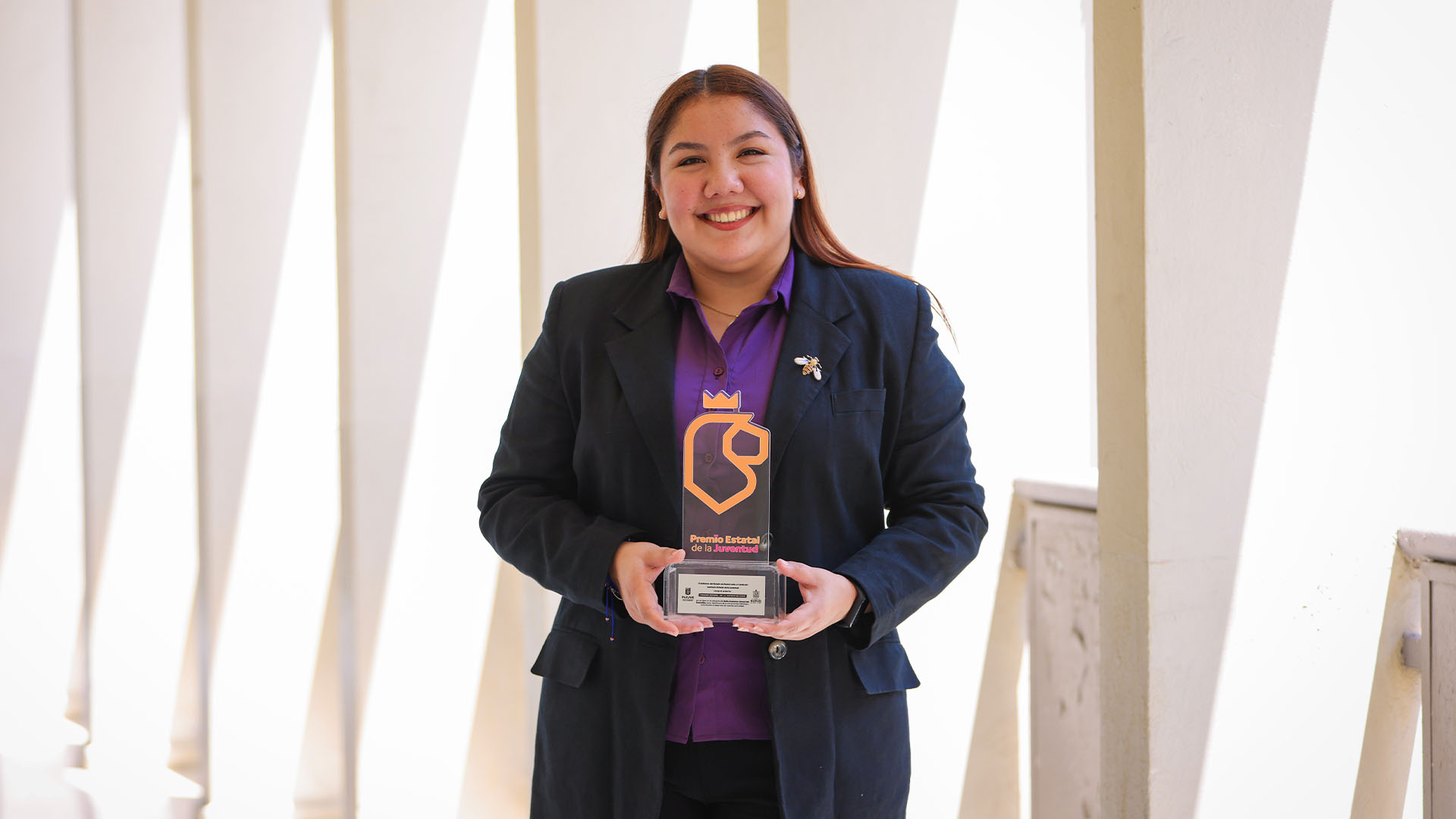 Egresada recibe el Premio Estatal de la Juventud por proyectos ambientales