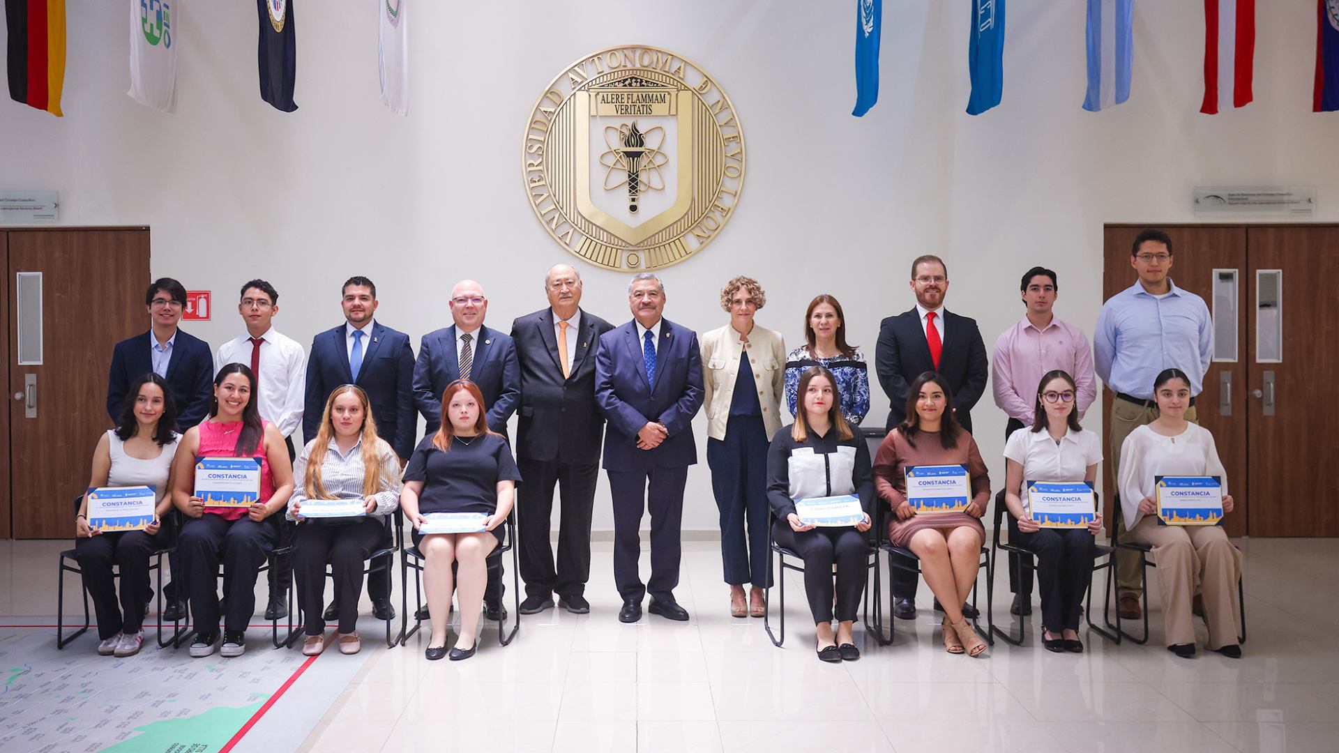 Van a Inglaterra con apoyo de la Fundación UANL y Bécalos