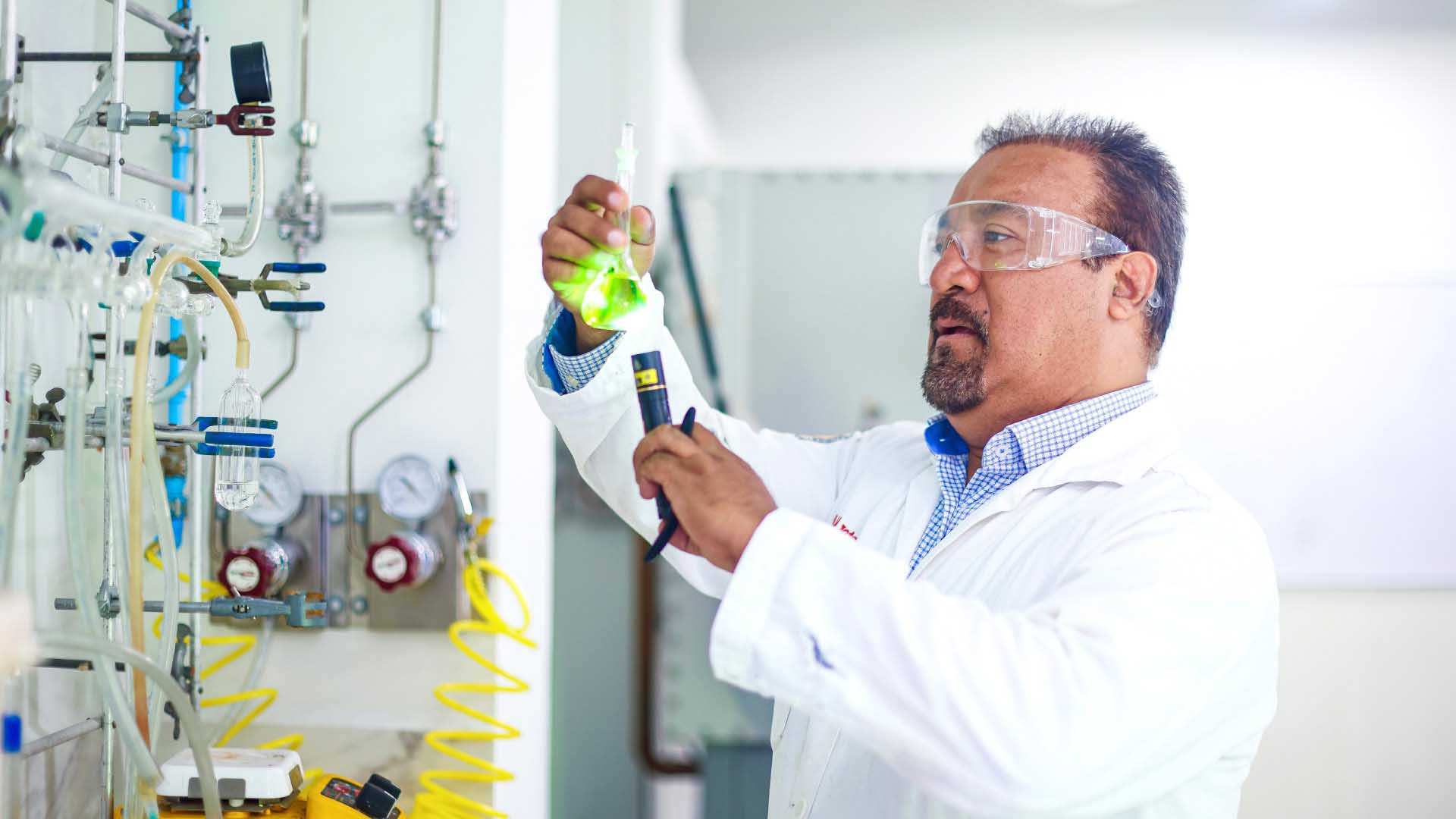 Aprovecha luminiscencia de los compuestos químicos en para la ciencia y el ambiente