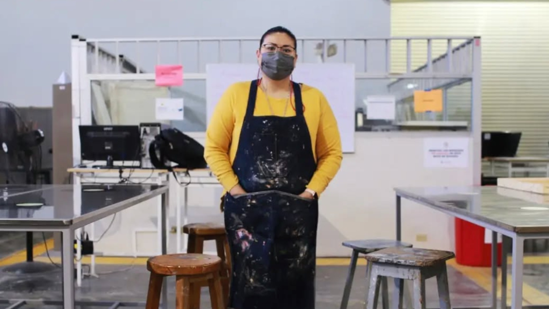 Muestra cortometraje los efectos del confinamiento en maestra universitaria