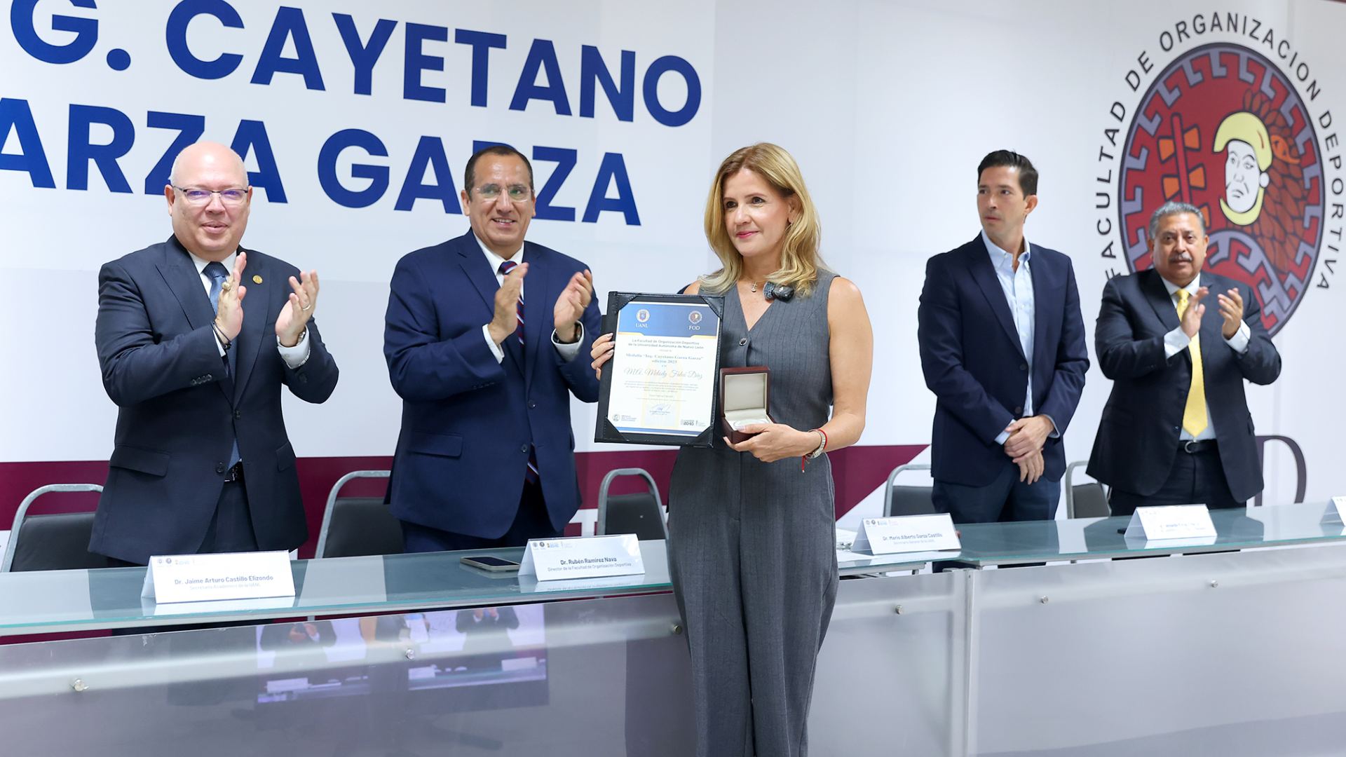 Distingue UANL trayectoria de Melody Falcó