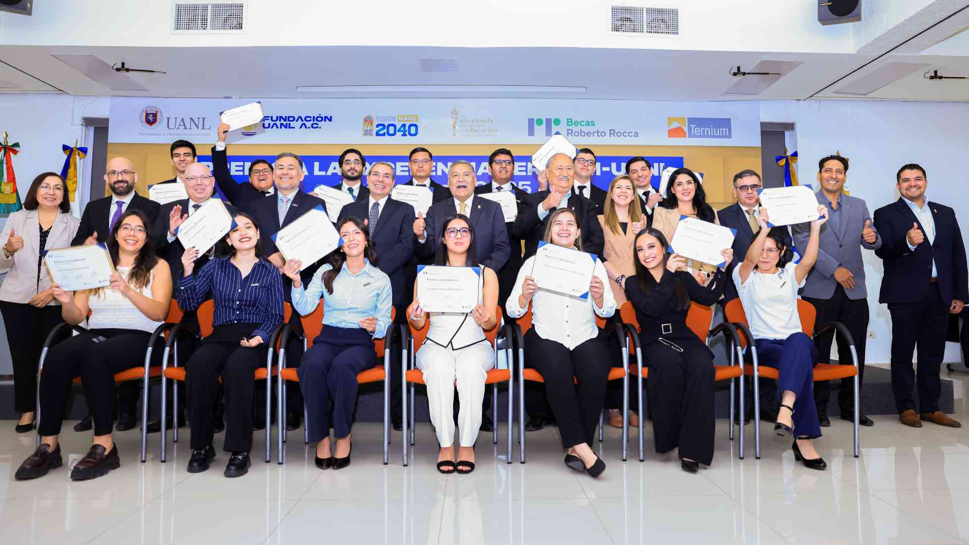 Otorgan Ternium y UANL Premio a la Excelencia