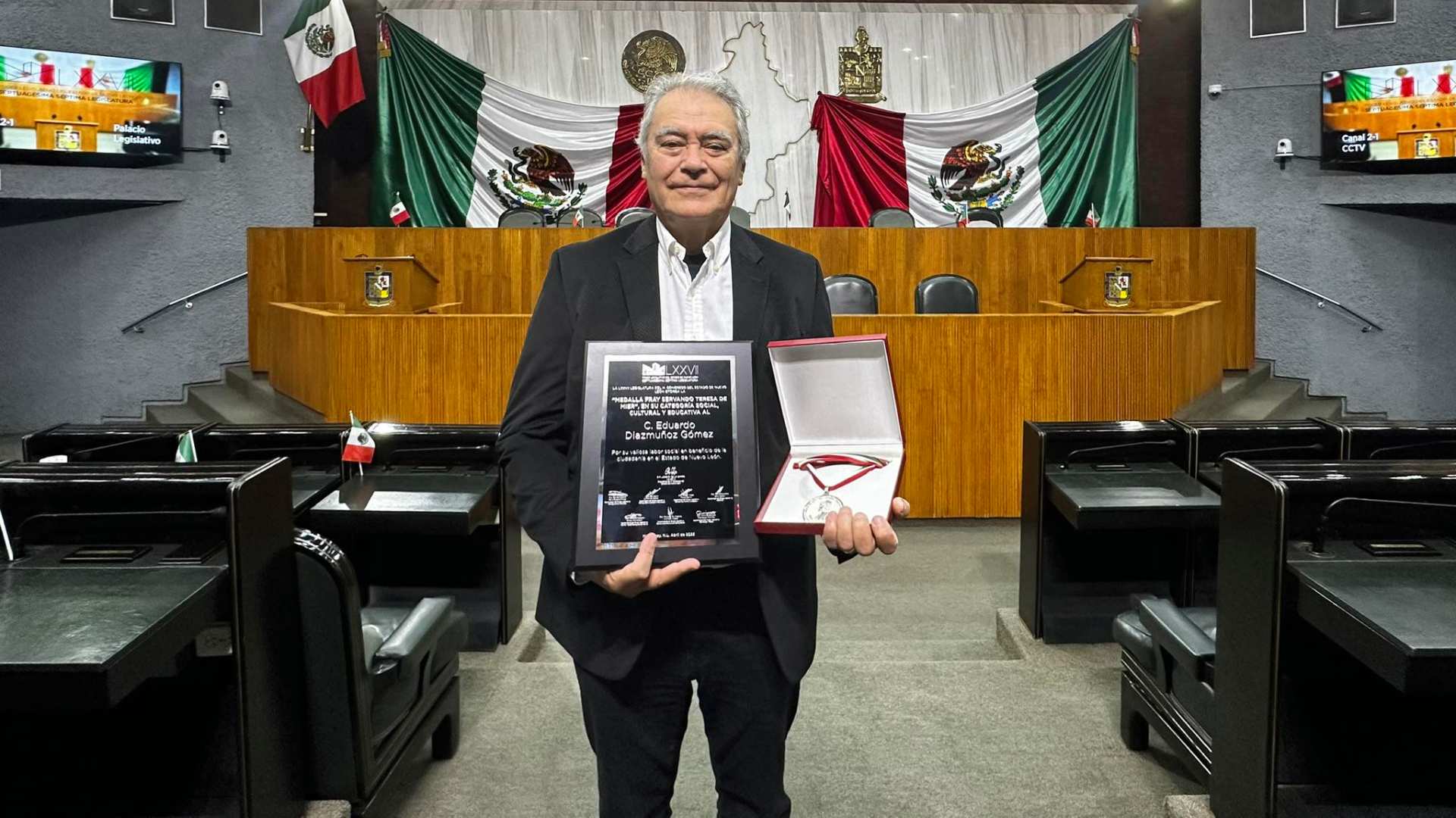 Distingue Congreso del Estado a Eduardo Diazmuñoz