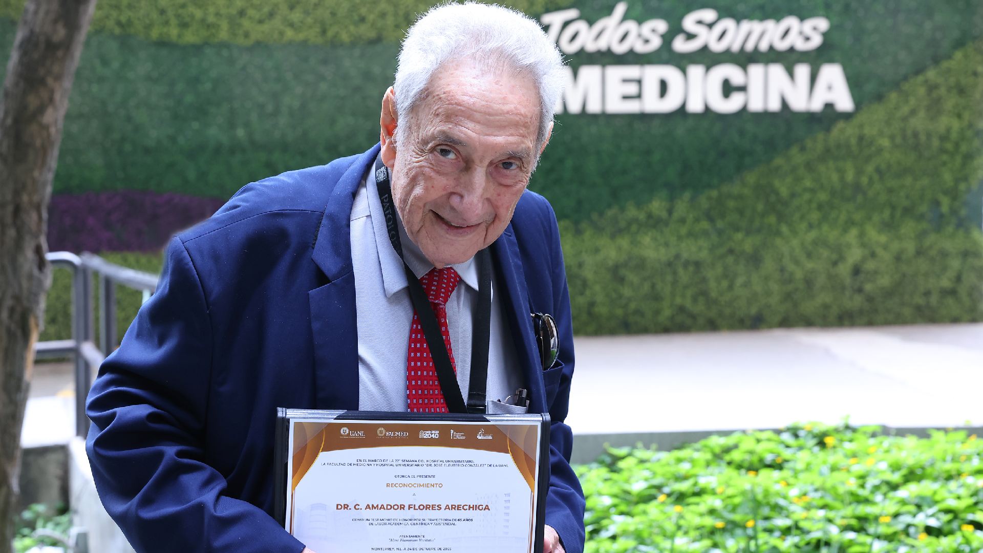 Otorgan distinciones a maestros de la Facultad de Medicina