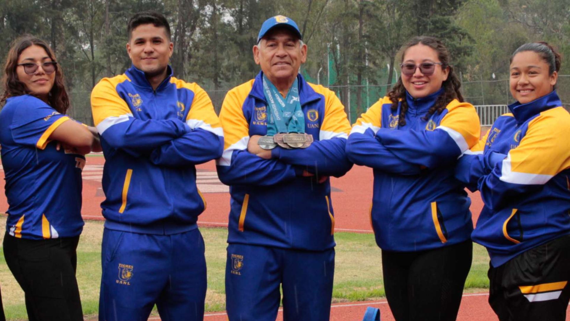 Alejandro Laberdesque recibe el Premio como Mejor Entrenador 2025