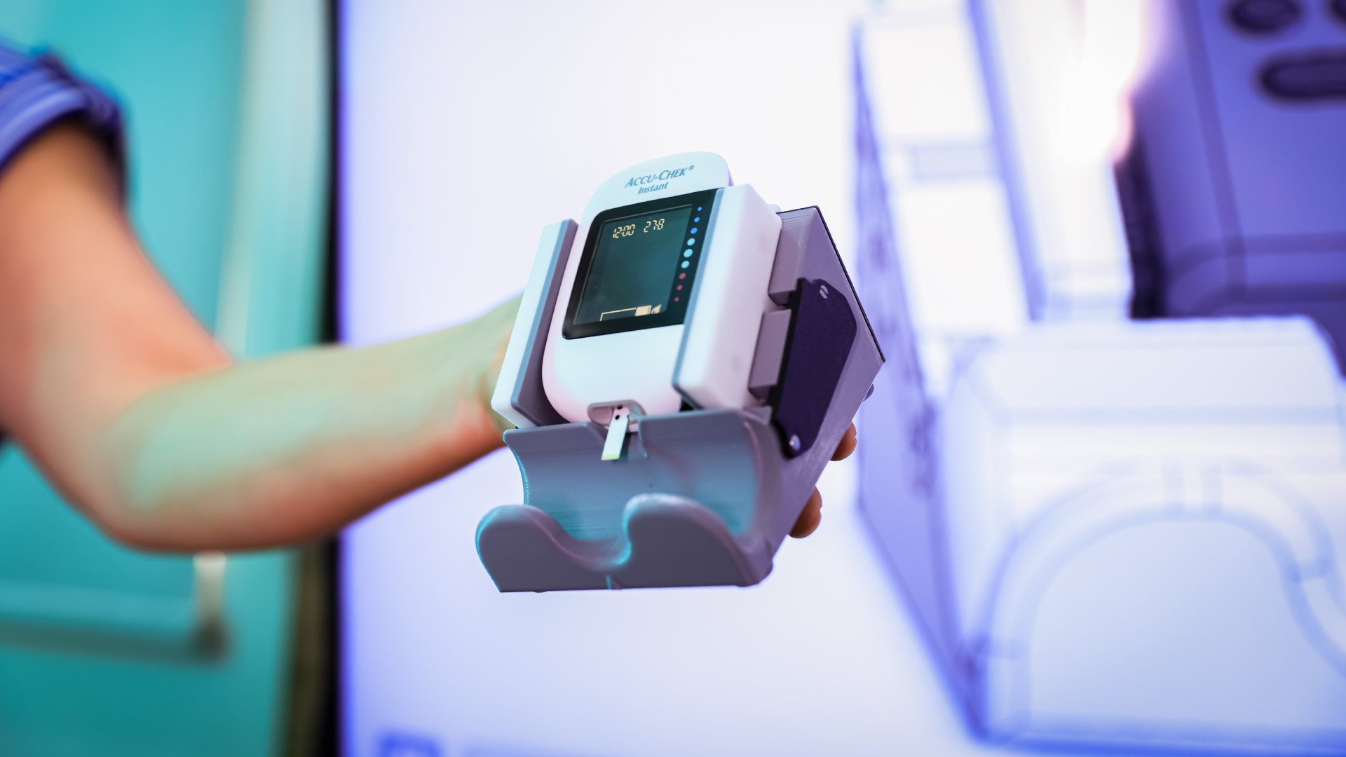 Crean dispositivo que facilita medición de glucosa en personas con diabetes