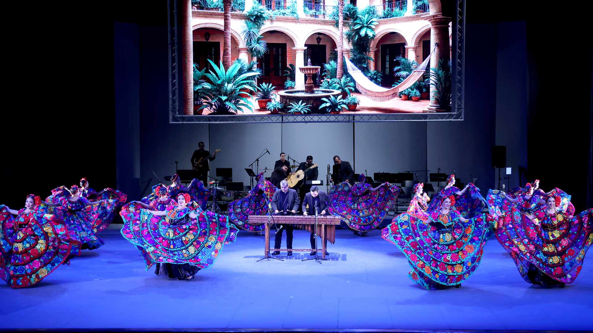 Refrendan legado de Alejandro González