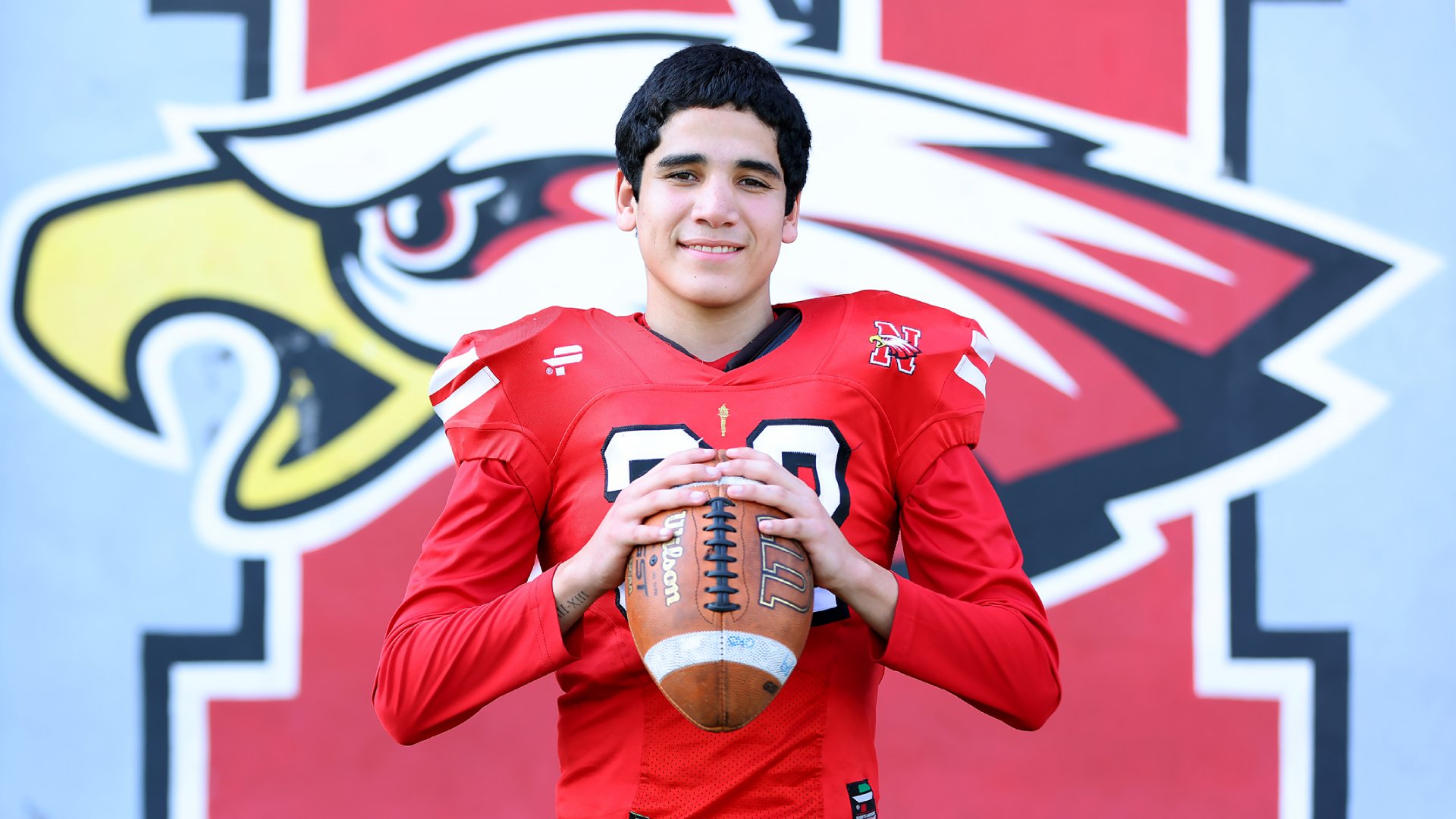 Contribuye Santiago Ramos a mantener jerarquía en futbol americano de la Prepa 9