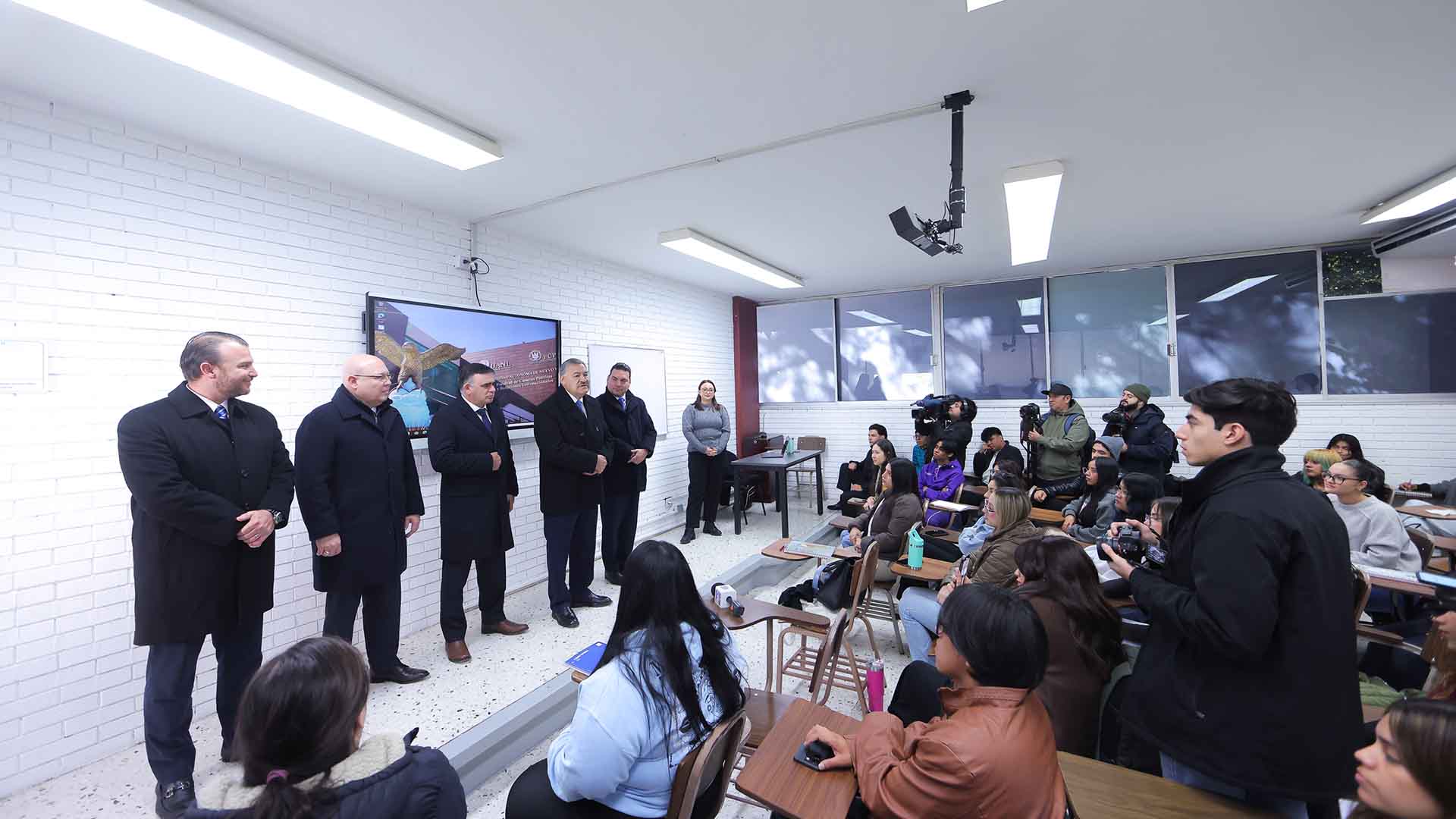 Da Rector bienvenida a 220 mil estudiantes