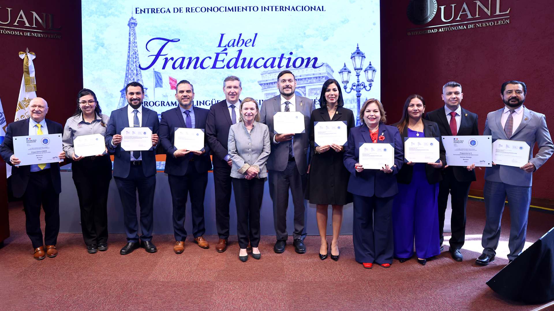 Acreditan enseñanza del francés en aulas de UANL