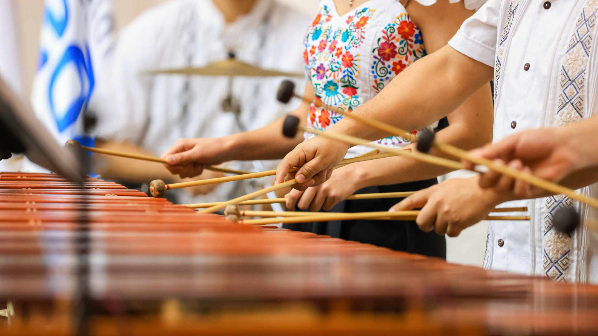 Alfonsina resuena entre marimbas y jazz