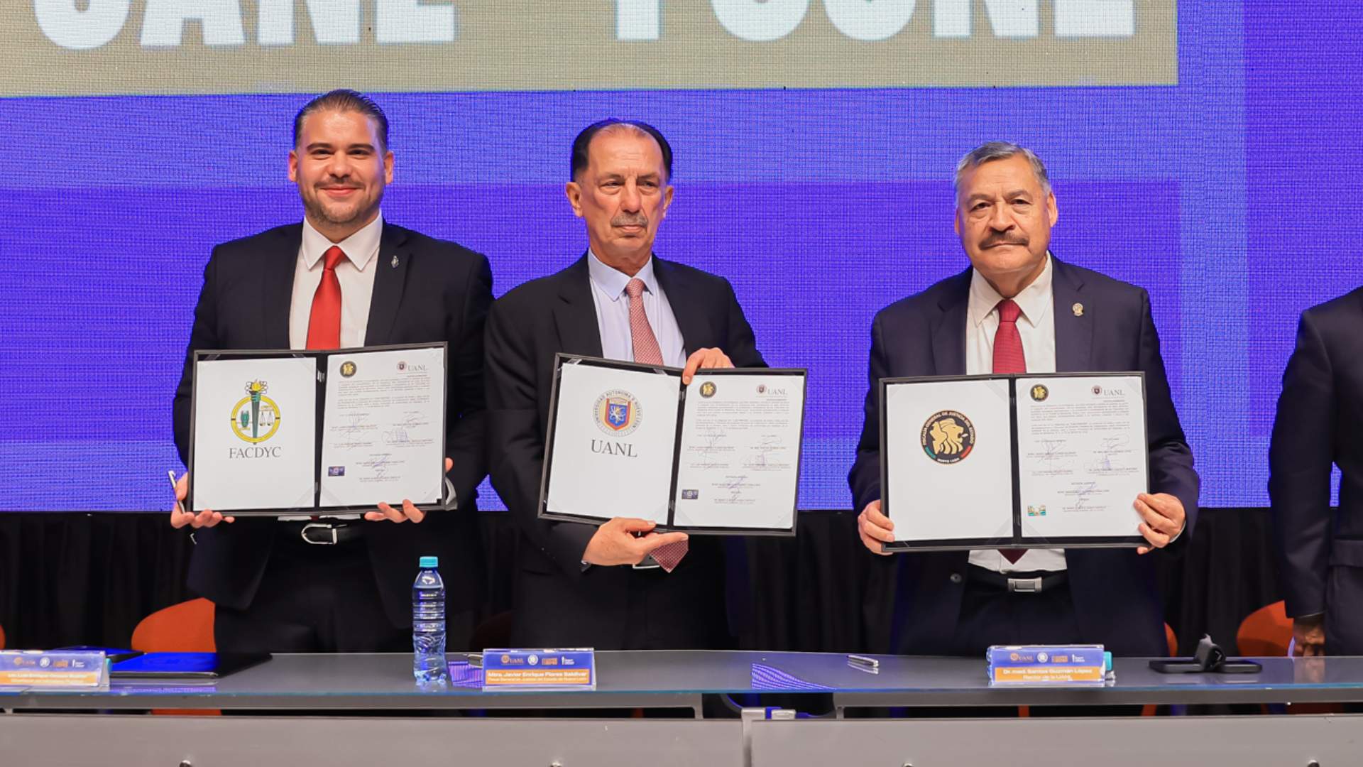 Acuerdan UANL y Fiscalía beneficios académicos y laborales a universitarios