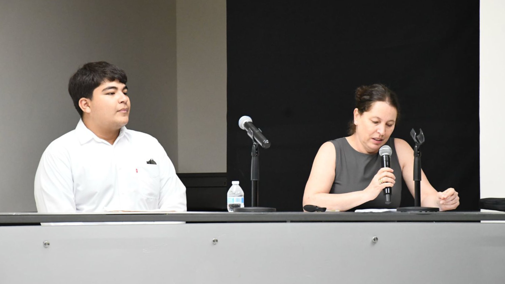 Realizan encuentro de estudiantes de historia del noreste de México
