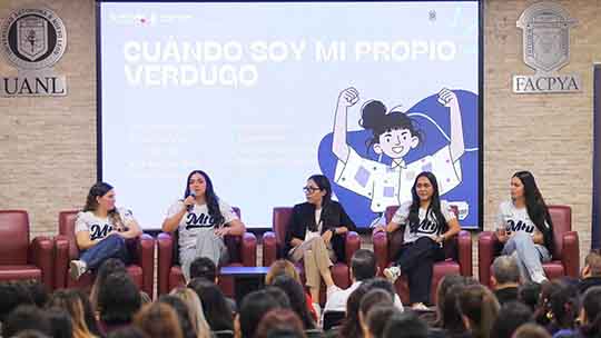 Dialogan sobre la autocrítica como ventaja competitiva