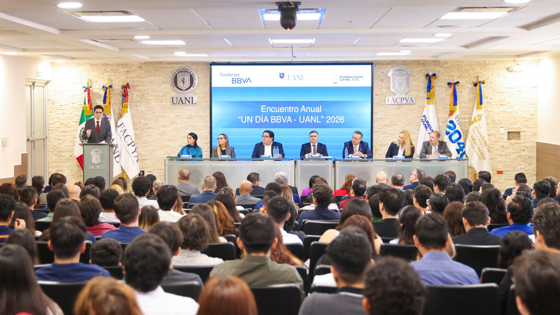 Organizan fundaciones BBVA y UANL encuentro con estudiantes