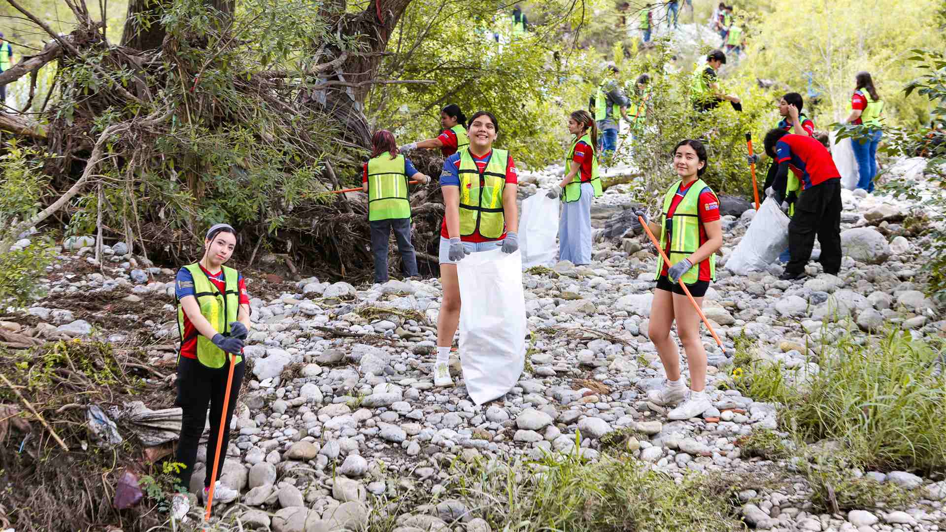 UANL realiza jornada ambiental en Río La Silla
